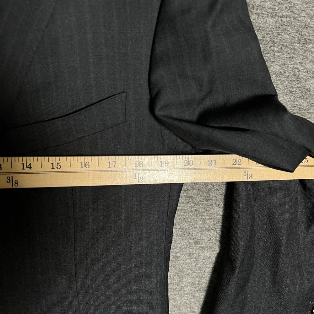 Ermenegildo Zegna Gray Pinstripe Wool Blazer‎ 50R (US 40) Richards Greenwich